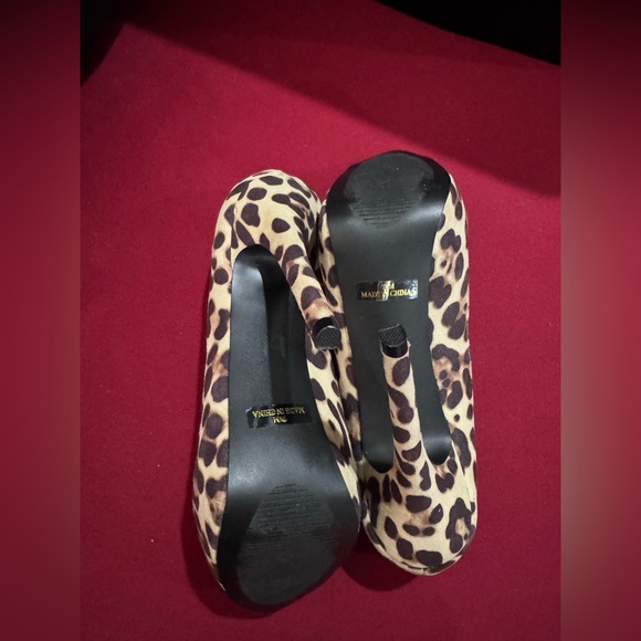 Penny Loves Kenny Black and Tan Leopard Heels - Picture 6 of 8